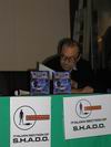 Claudio G. Fava si documenta sui DVD di UFO - Mr. Fava has a look at the UFO DVDs